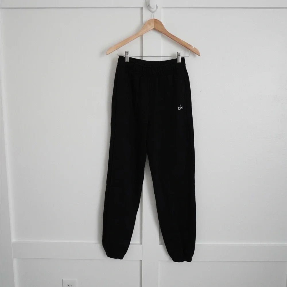 Alo Yoga Accolade Sweatpants Black - Picture 2 of 4